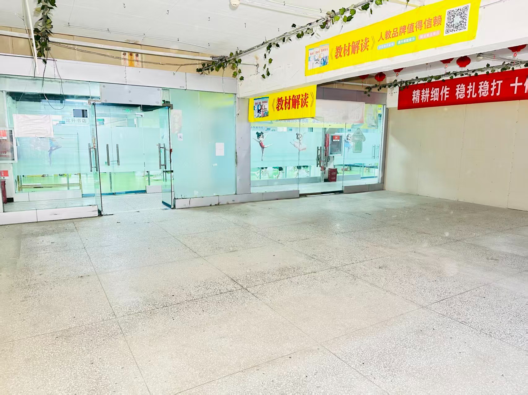 丽春西路成熟商业基础  依托春都路传统商贸资源，拥有良好的商业氛围和产业基础，为企业发展提供稳定市场环境。