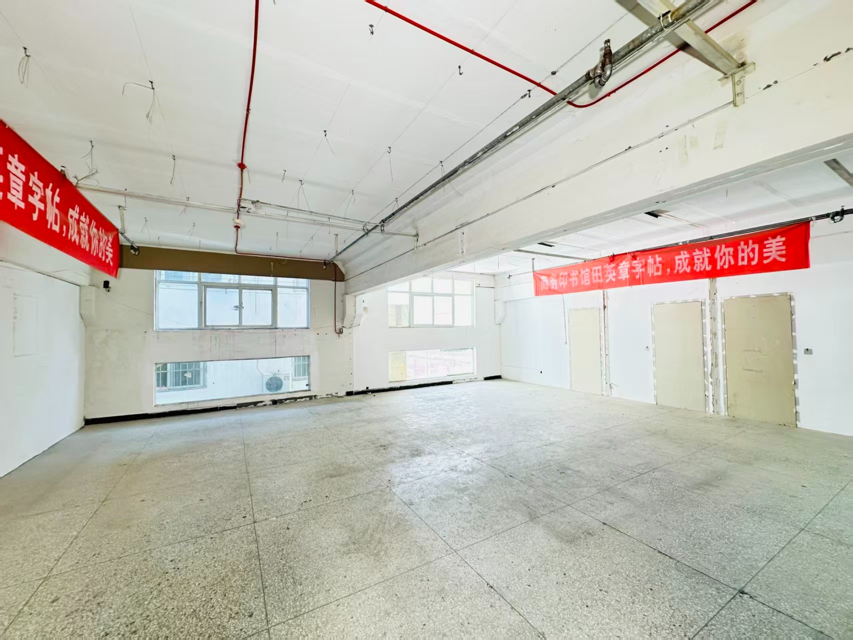 丽春西路重点吸引人工智能应用、数字经济、电商直播、智能制造服务、软件开发、科技创新企业及创业团队入驻